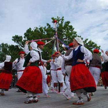 “Plazarik plaza” jaialdiak folklorea Basurtura eramango du irailaren 28tik 30era
