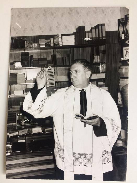 Liburu-denda 1968ko urriaren 20an inauguratu eta bedeinkatu zen