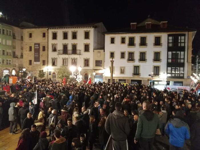 Amnistiaren aldeko manifestazioa egin dute Bilbon larunbatean