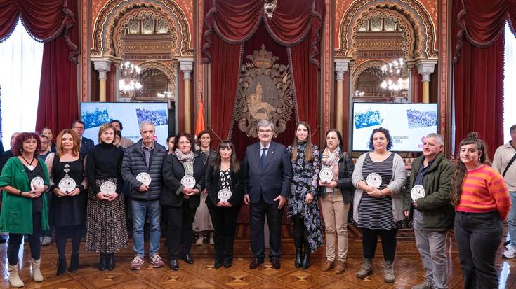 Bilboko dantza taldeek omenaldia jaso dute Euskararen Nazioarteko Egunean