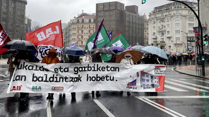 Sukalde eta garbiketako grebaren lehenengo egunak %70etik gorako jarraipena izan du