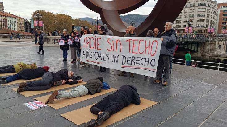 Berri Otxoak Bizkaiko gizarte-erakundeek etxebizitza duina izateko eskubidearen aldeko protesta egin du