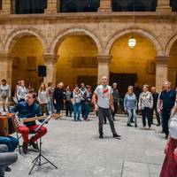 Bueltan da dantza tradizionala Euskal Museoan 